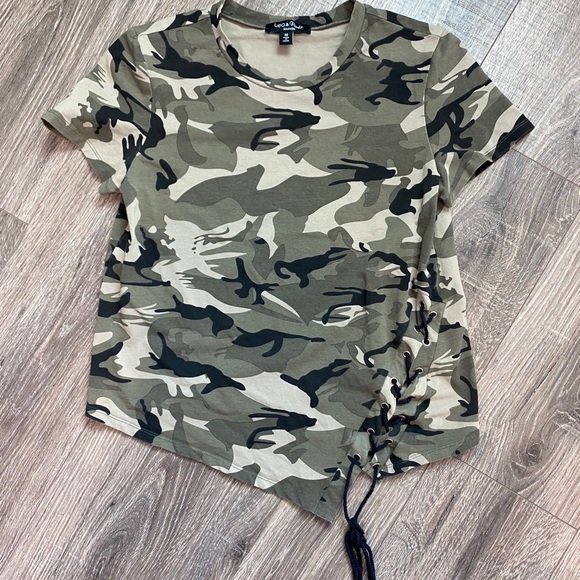 NWOT Camouflage lace up T-shirt Size M - Picture 3 of 7